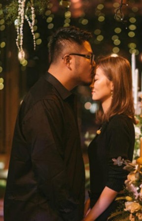 首先，选择他们家给我做求婚是我很明智的选择，从我们**次见面沟通过价格到求婚完成，没有任何费用的增加，这应该是传说中的无隐形消费。求婚上的布置我也很满意，真心谢谢。